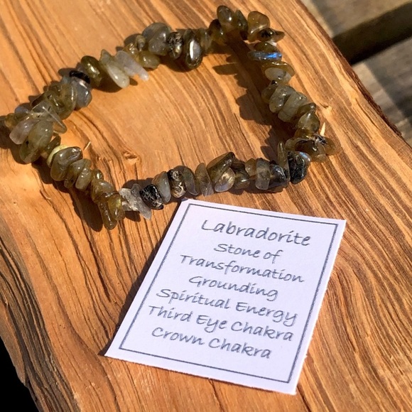 2/$25 🌸 Labradorite Chip Bracelet - Picture 1 of 3